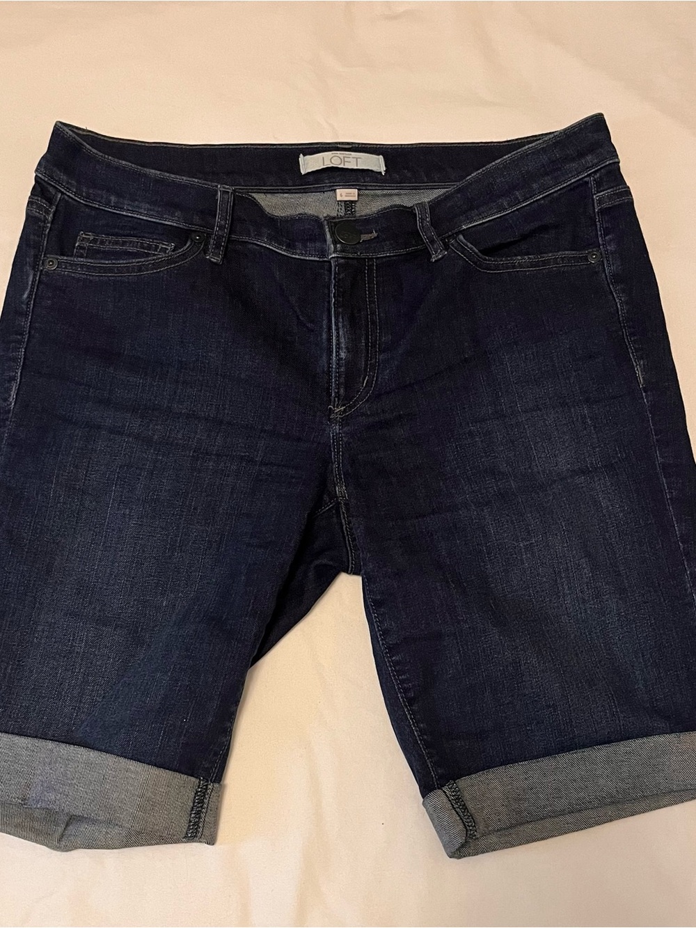 LOFT size 6 Dark Wash Denim Bermuda Shorts - Navy Blue